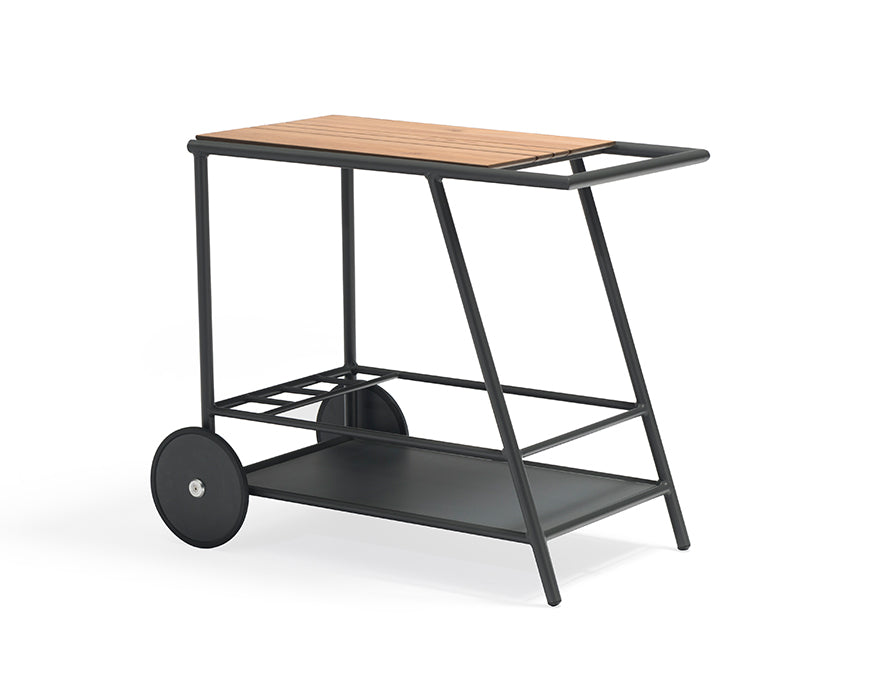 Couture Jardin ZOOM Table styled outdoors