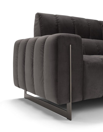 Close-up of the Genesi armrest with rhythmic stitching and the metal foot that becomes an insert in the armrest