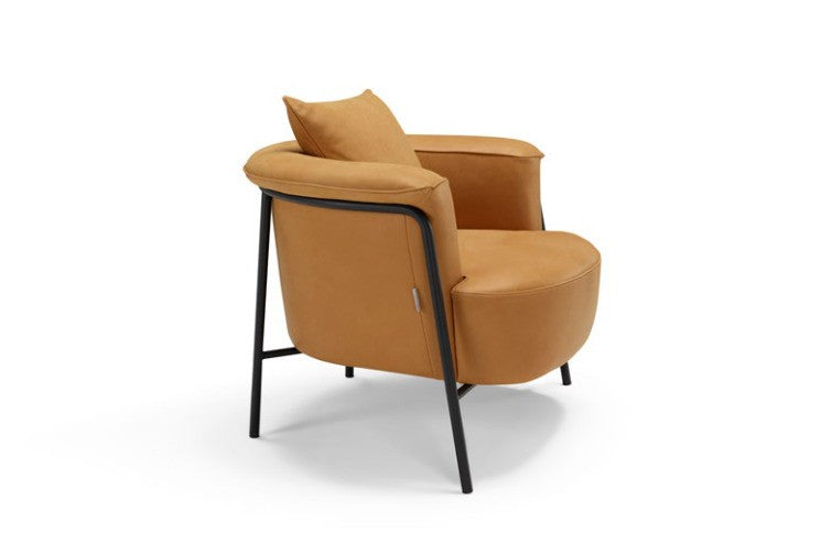 Gin armchair in tan leather with slender black metal frame, three-quarter view on white background