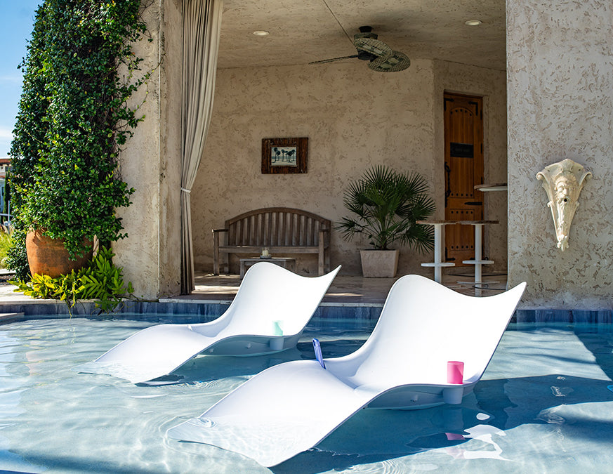 Couture Jardin Ocean In-Pool Chaise lifestyle