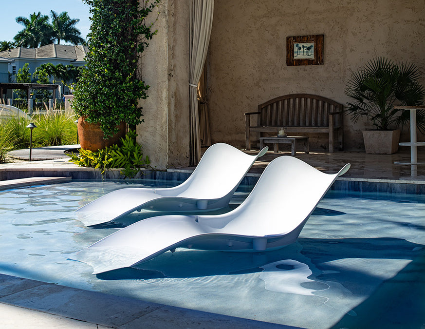 Couture Jardin Ocean In-Pool Chaise lifestyle